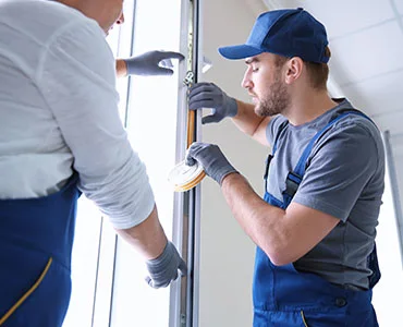 glass repair experts in Elgin, Illinois