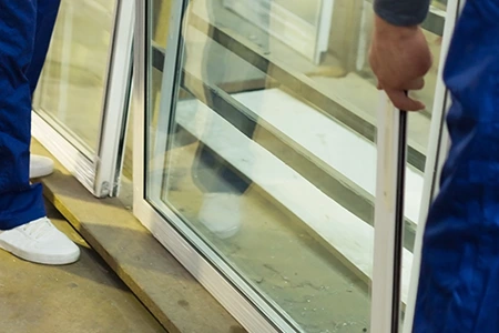 Commercial Glass Repair Technician in Elgin, IL